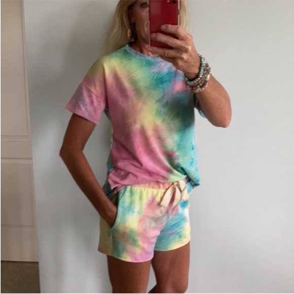 Tie Dye Top & Shorts Lounge Set - Picture 5 of 9